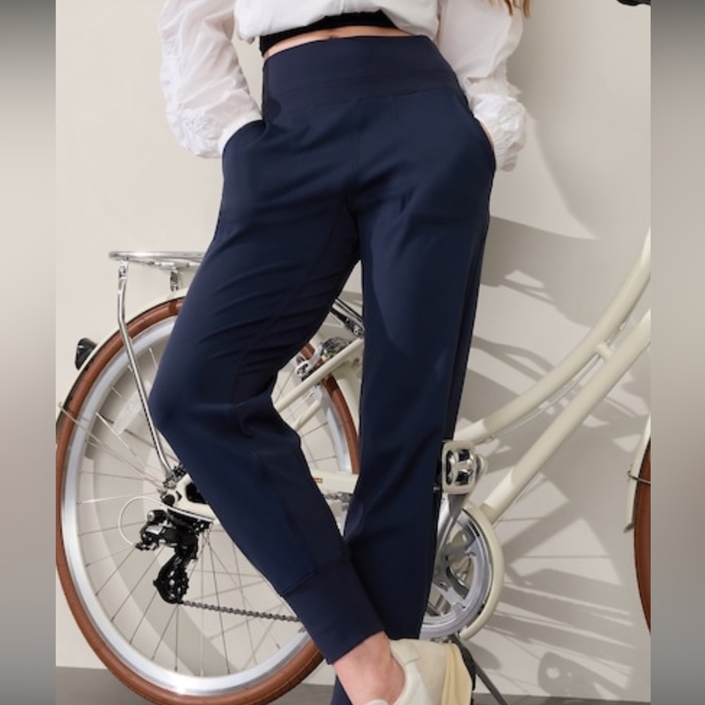 Woman’s Athleta navy venice joggers
